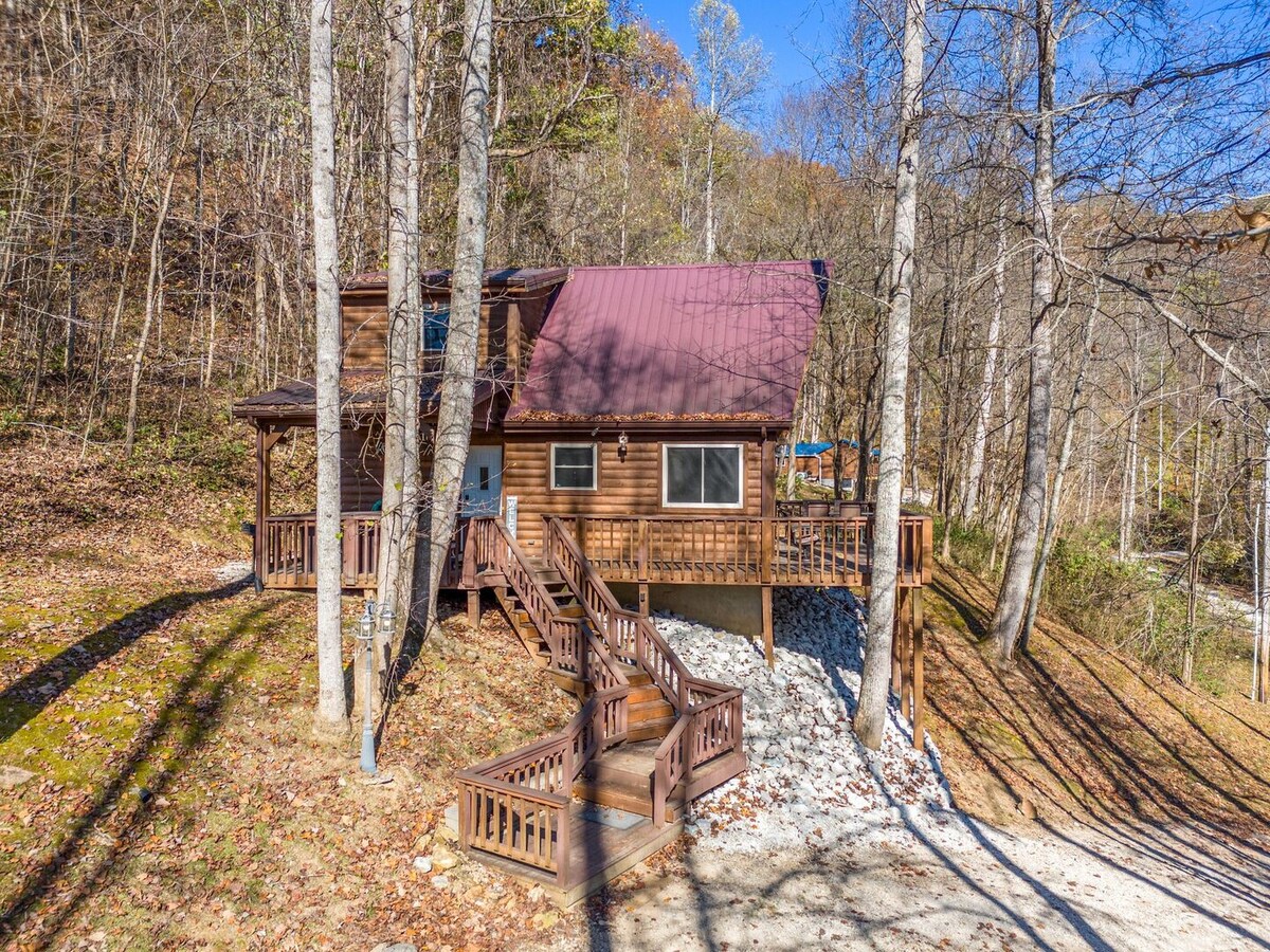 Hot Tub, WiFi, Pet-Friendly - Mountain Spirit