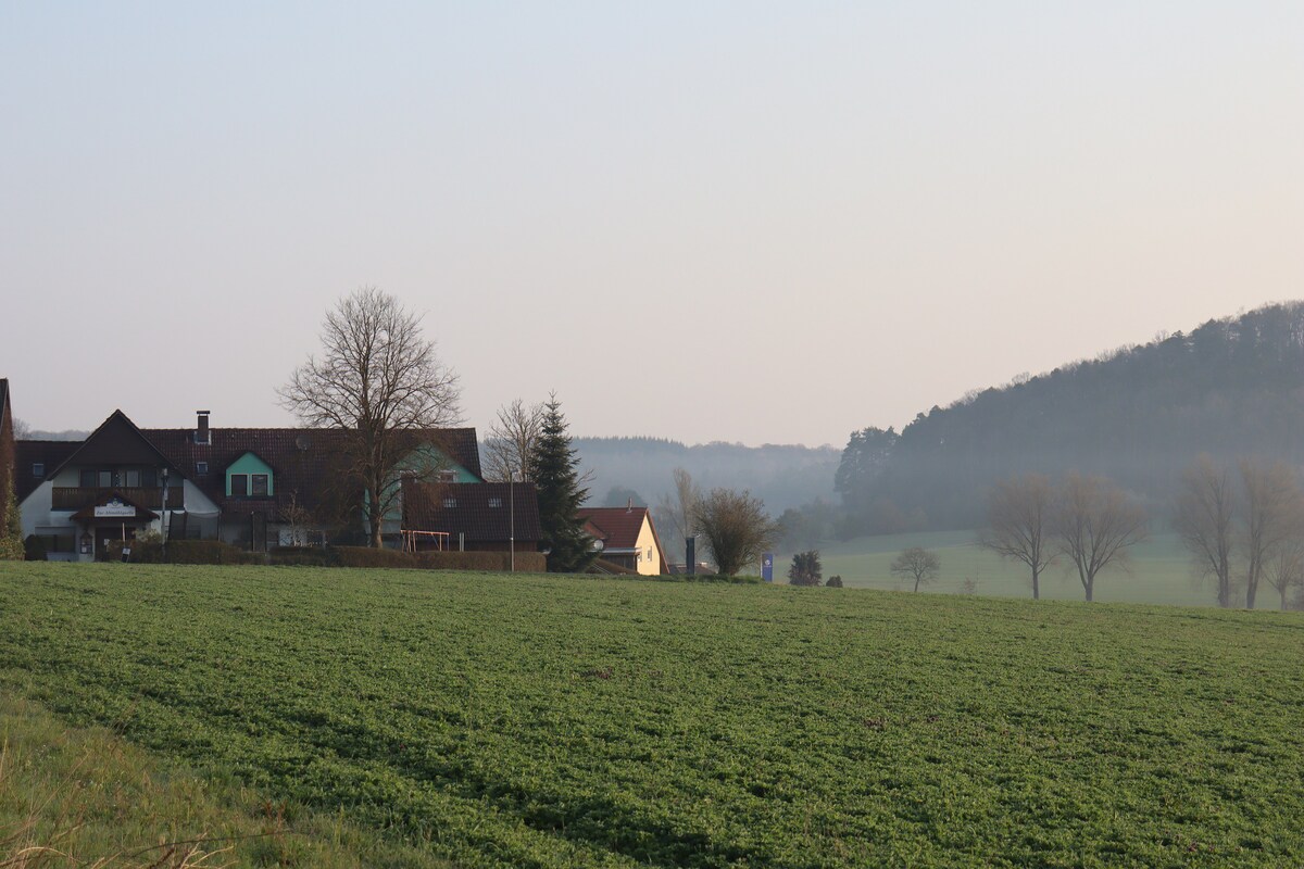 Gasthof zur Altmühlquelle （ Windelsbach ） ，双人房，法语风格-直接位于Altmühl