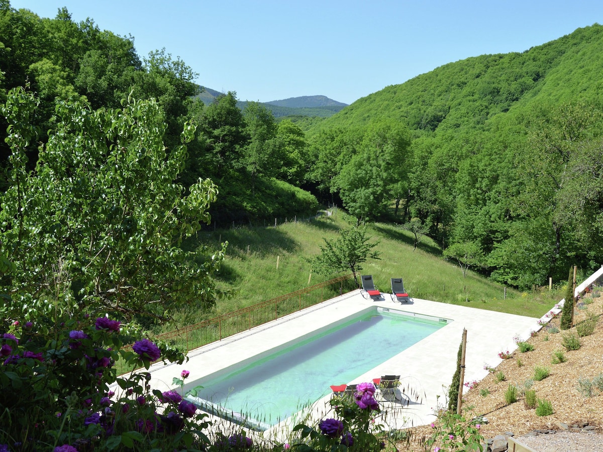 Luxury country house with heated private pool