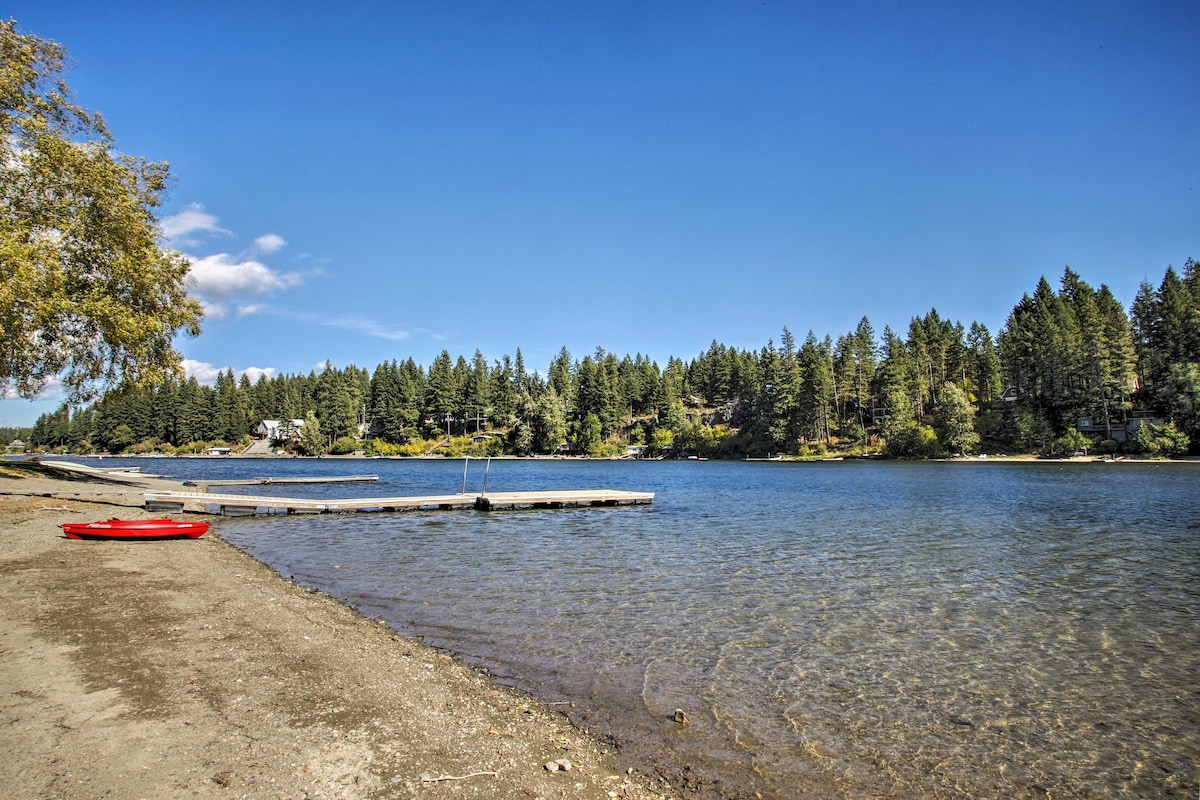 The Lake House in Rathdrum w/Beach & Fire Pit