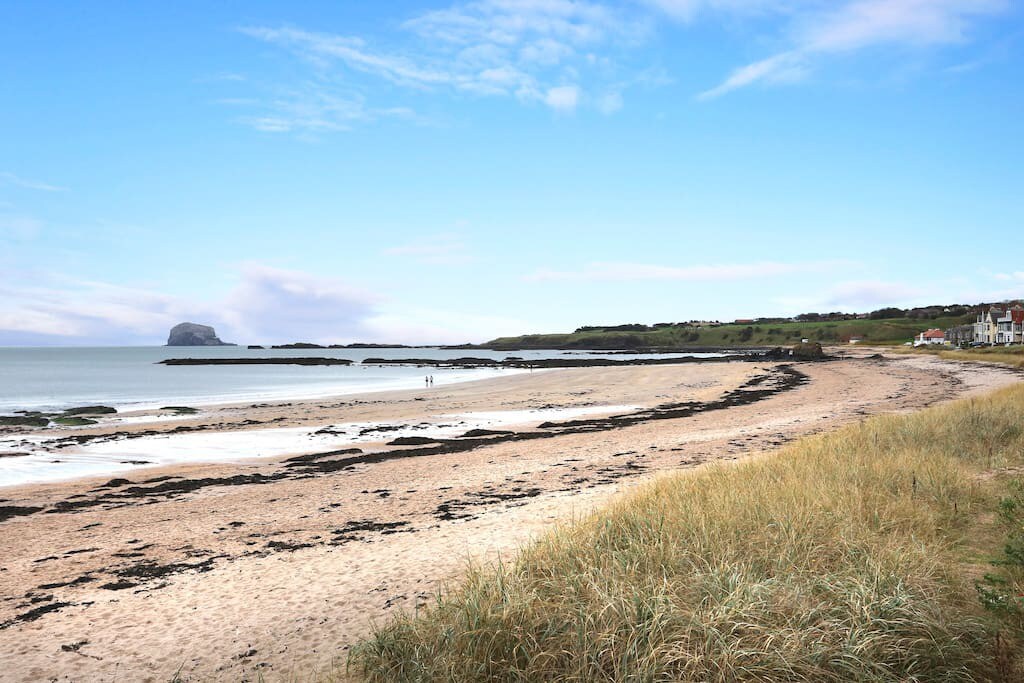 北伯威克海滩（ North Berwick Beach ）旁带露台的豪华别墅