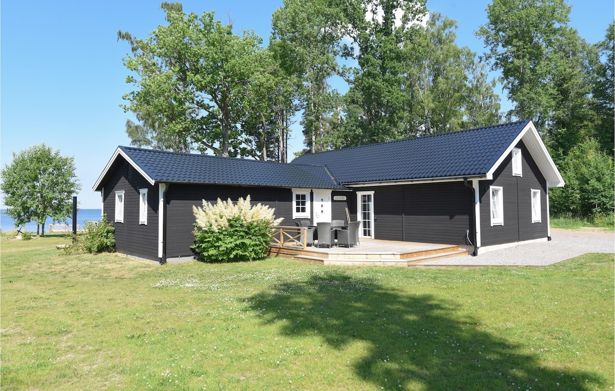 Stunning home in Sjötorp with 4 Bedrooms and WiFi