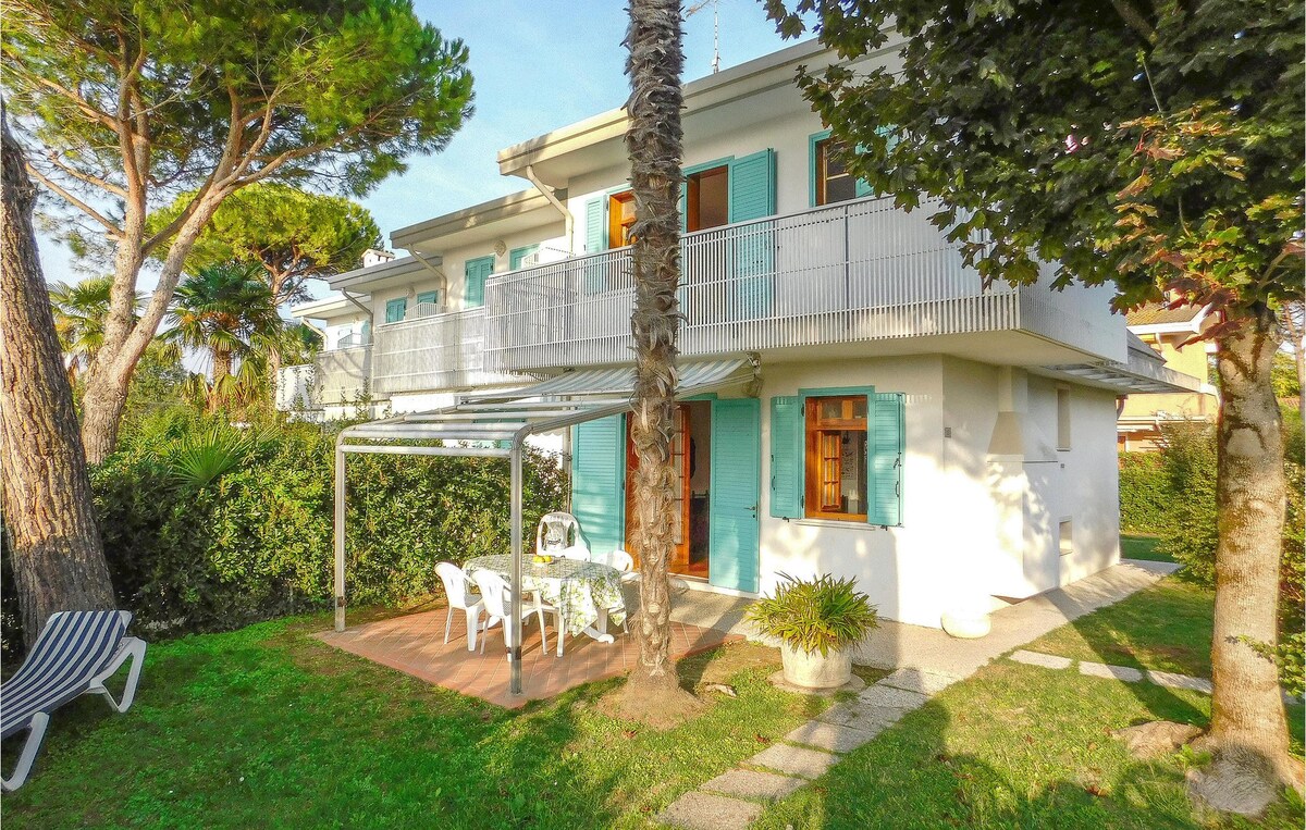 Beautiful home in Bibione with house sea view