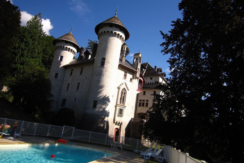 Serrières -en-Chautagn的宏伟城堡，搭乘电梯