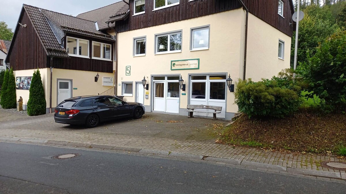 TopLokatie Sauerland （ Winterberg/Mollseifen ） - ， Sauerland公寓5 ，带组合客厅