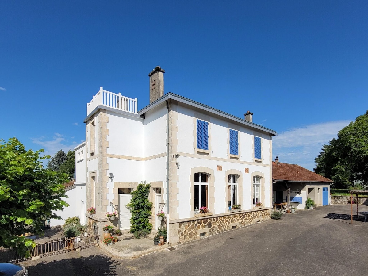 Vintage holiday home with double terrace