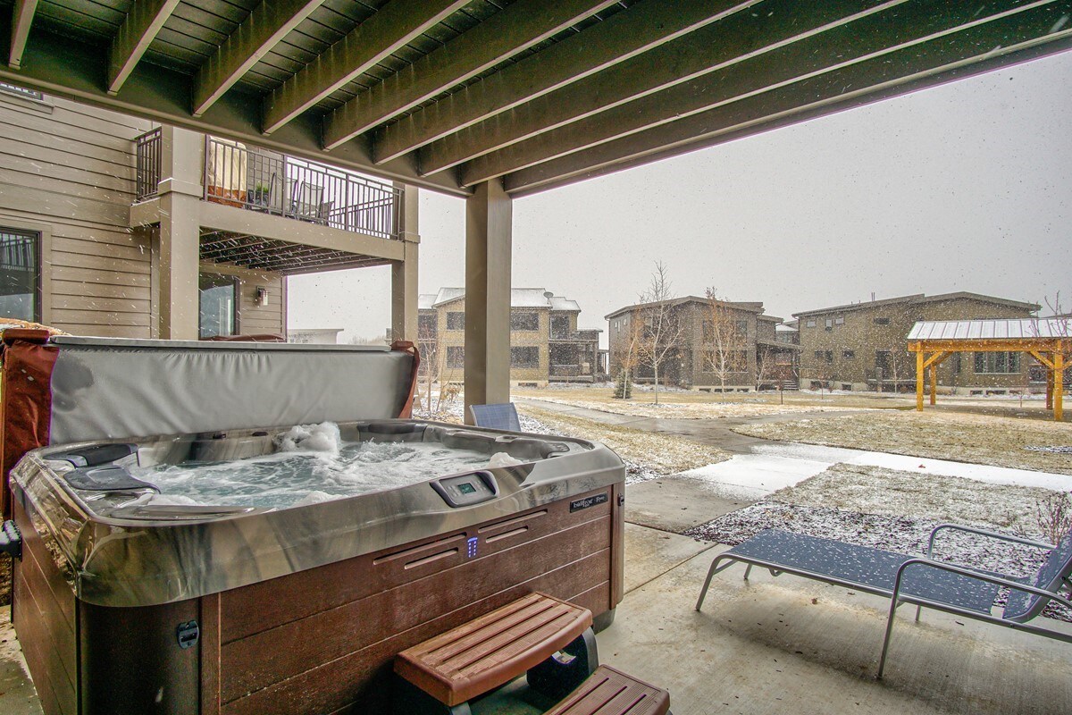 Private Hot Tub, 2 bedroom 10 min to Snowbasin
