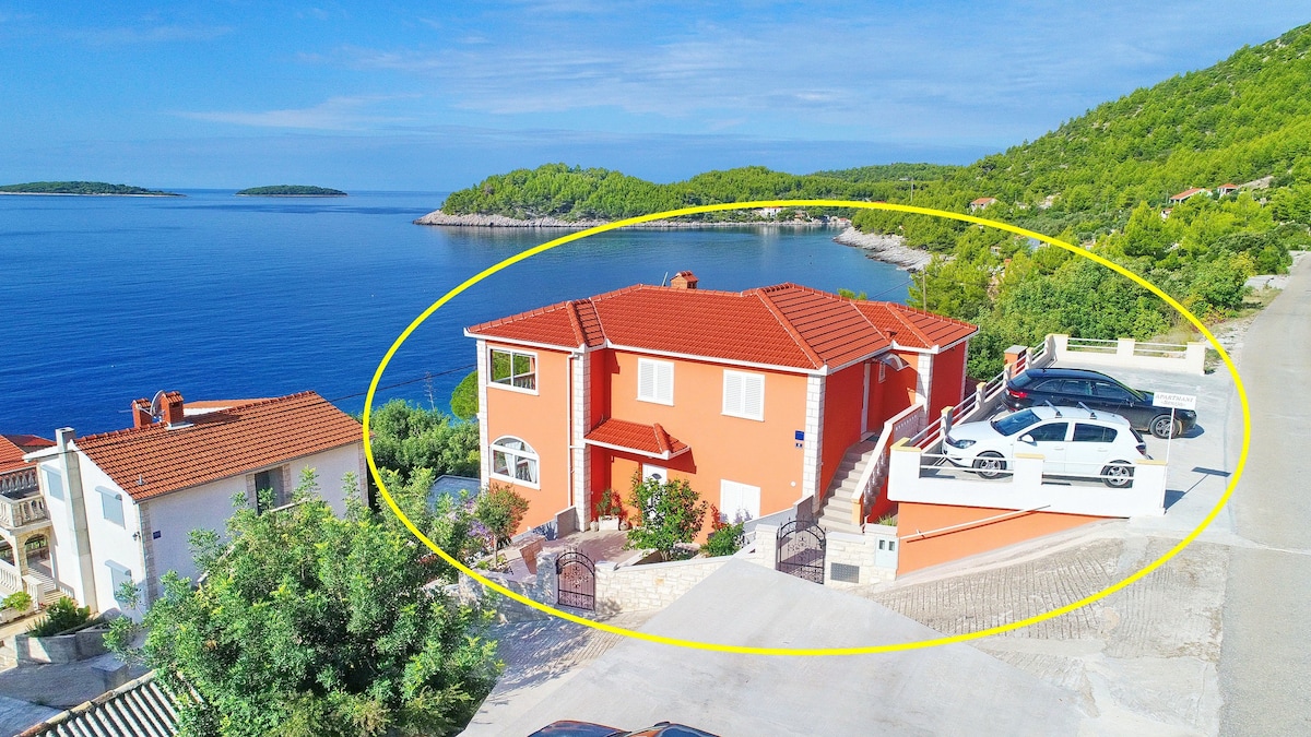 Holiday Home Adriatic View - Five Bedroom Holiday Home with Pool and Sea View