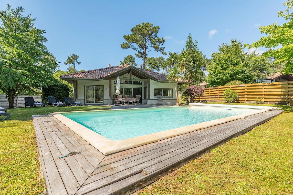 Villa Spacieuse et Moderne Avec Piscine Privée!