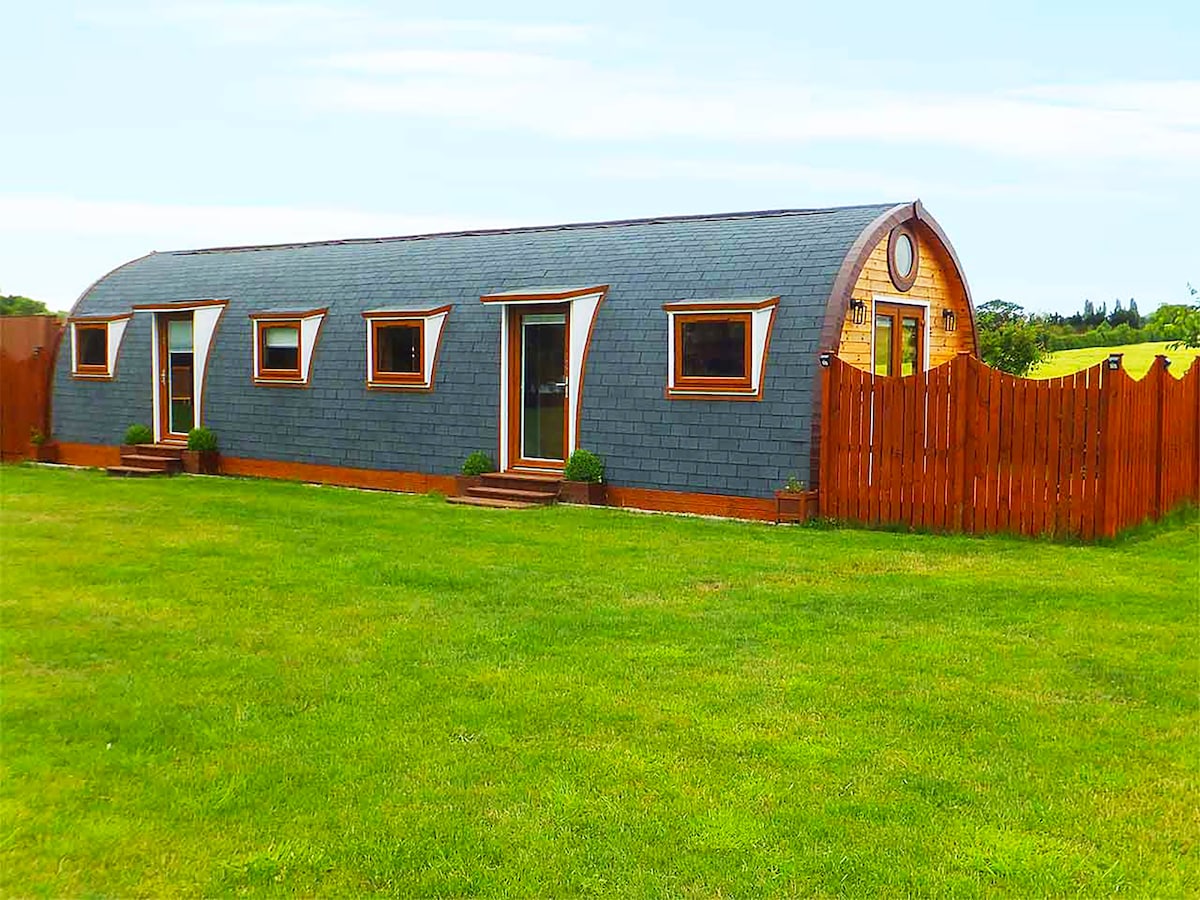 Pod 3 with Countryside view and Hot Tub