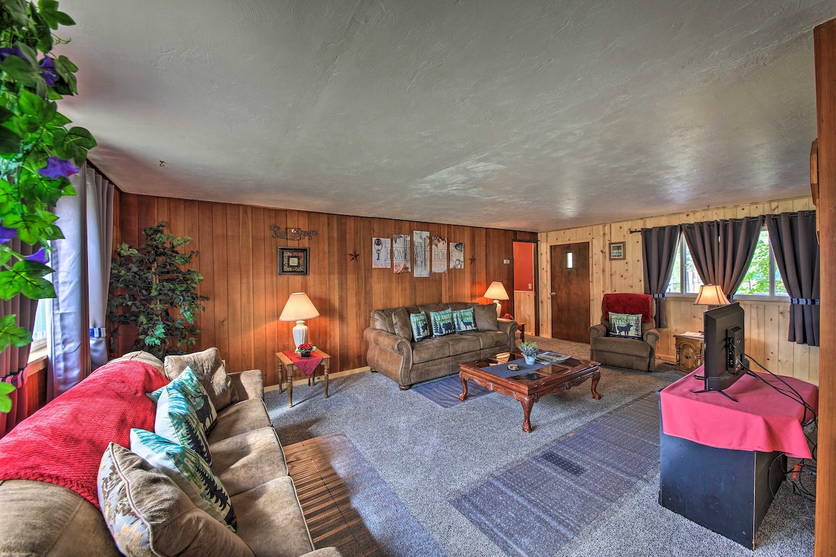 Woodsy Riverfront Retreat in Trout Creek Montana!