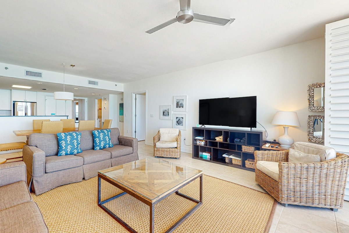 3BR Oceanfront 9th-Floor | Balcony | Pool