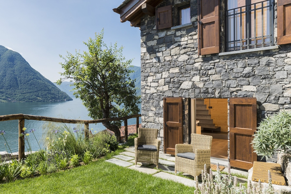 科莫湖（ Lake Como - Ca 'de Sass ）的现代别墅