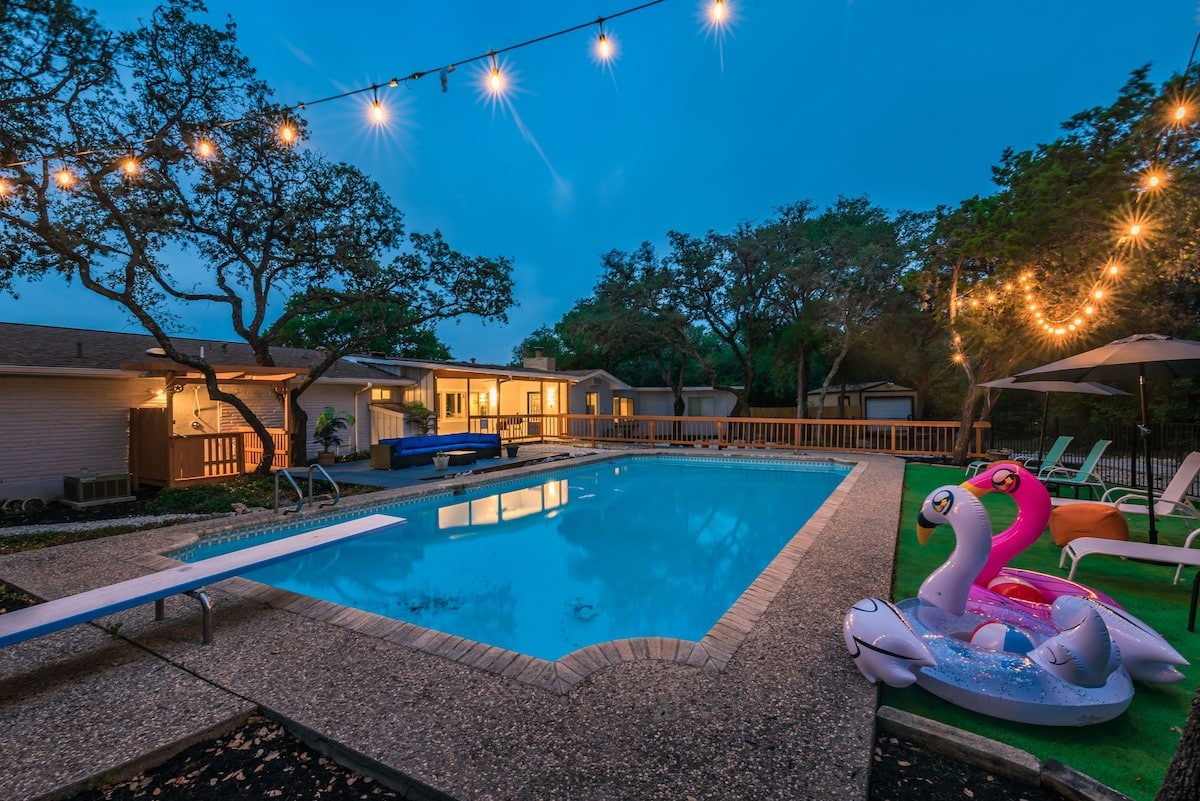 德克萨斯州嘉年华（ Fiesta Texas & Seaworld ）带泳池的豪华别墅