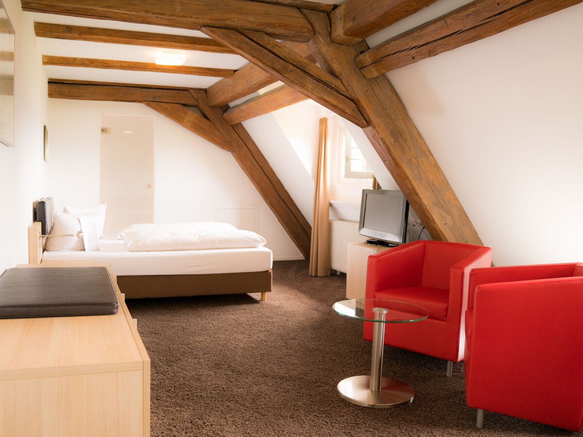 Hofgut Hohenkarpfen GmbH, (Hausen ob Verena), Doppelzimmer Deluxe mit Tal- oder Bergblick