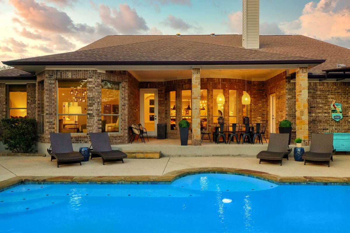 Pool | Hot Tub | Pool Table | Basktball | Fire Pit