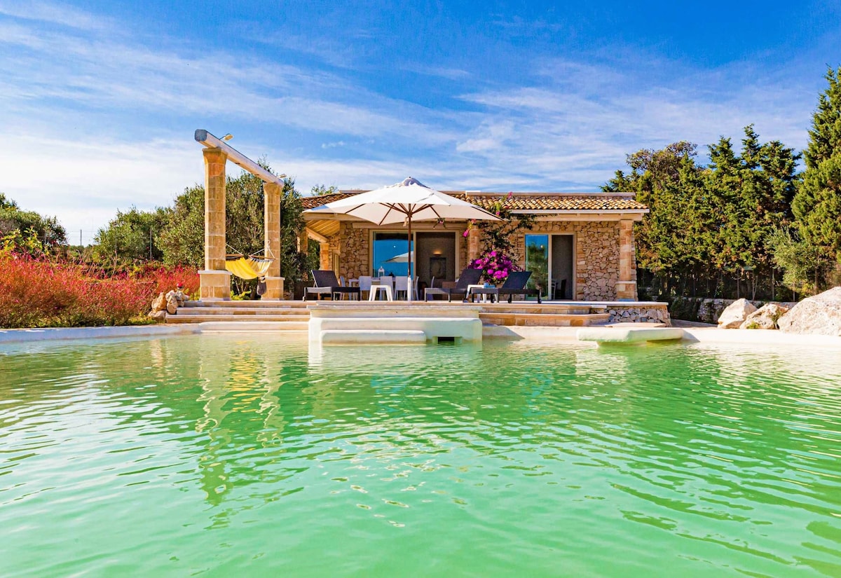 5* dream villa w/ stunning pool & sea view