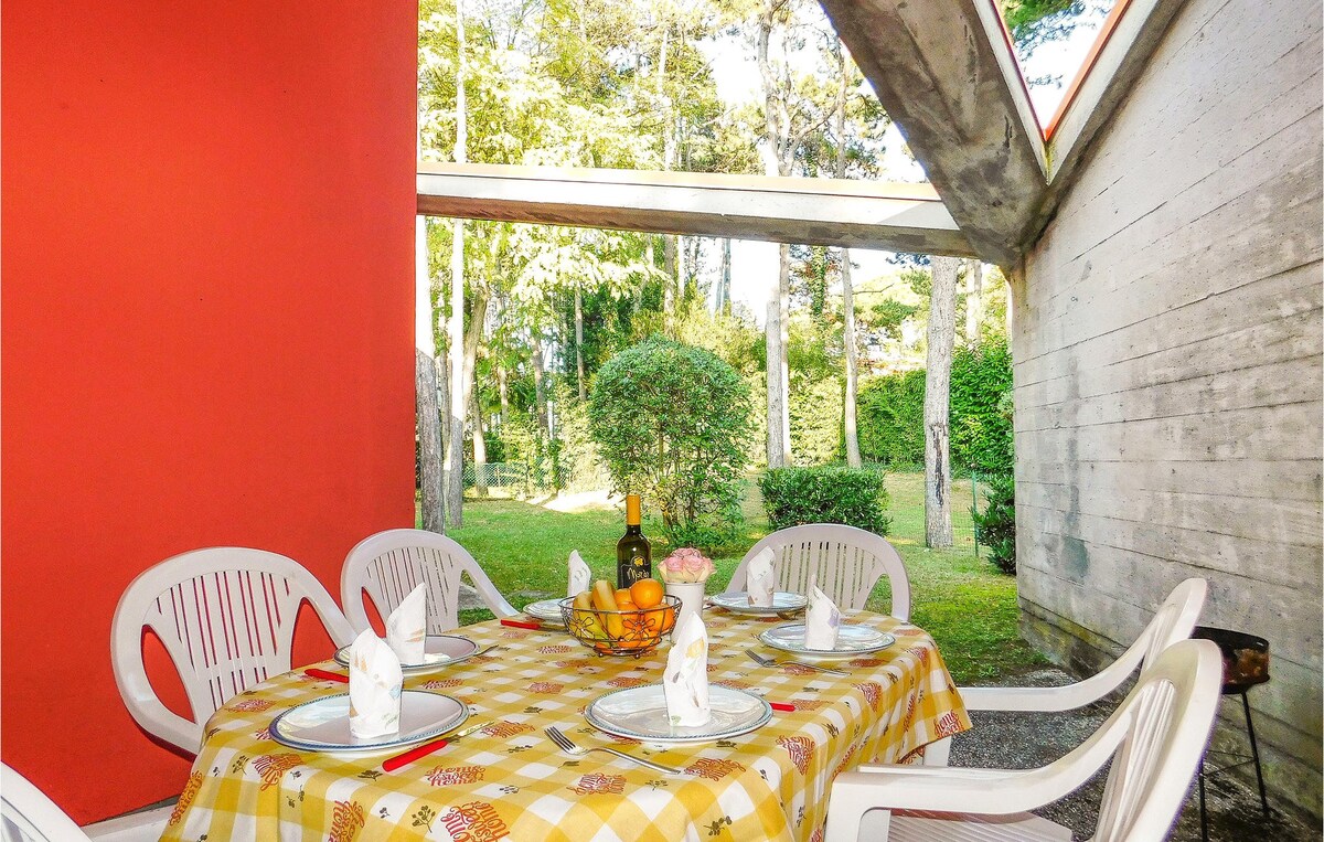 Beautiful home in Lignano Sabbiadoro with kitchen