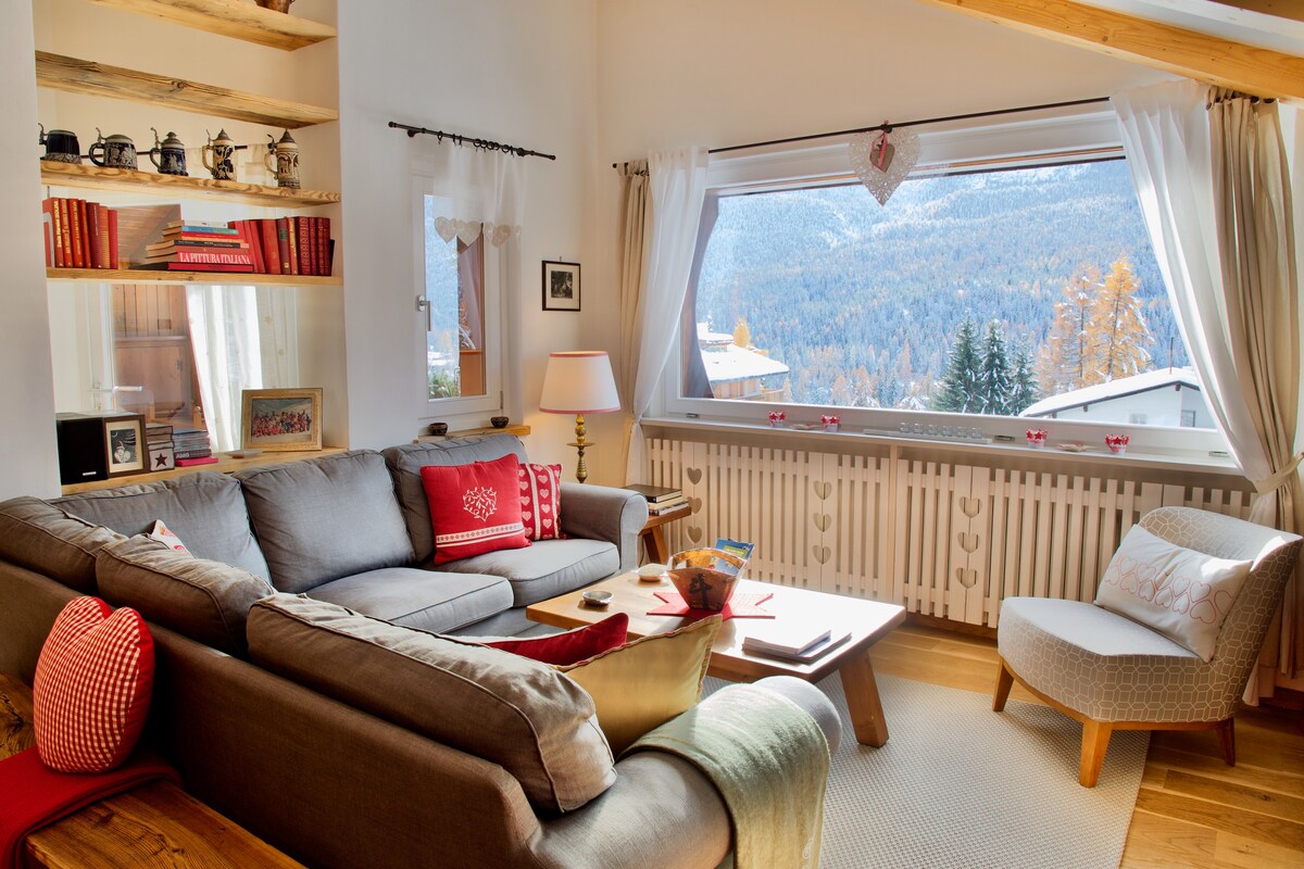 Beautiful design 3 bedroom apartment in Cortina