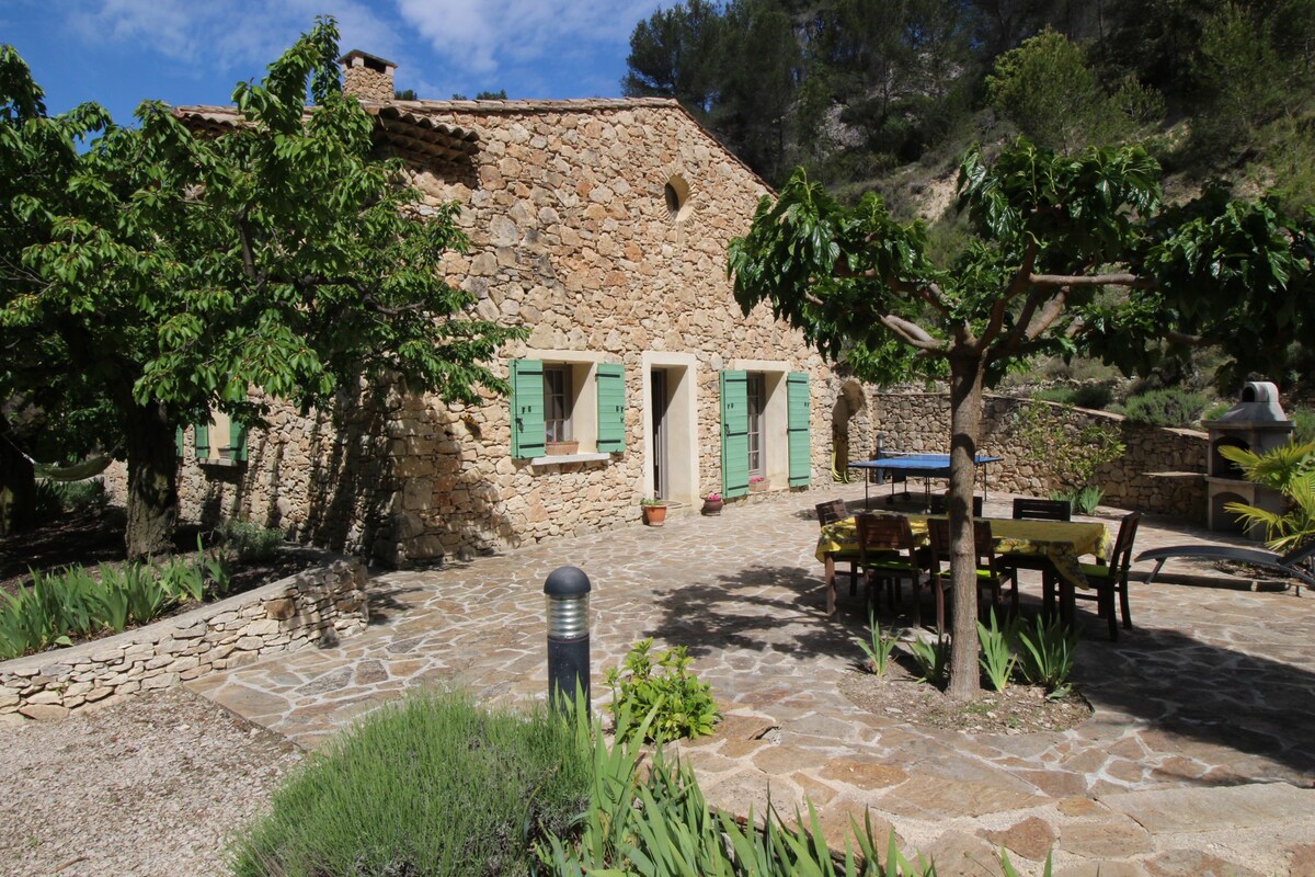 Mas provençal au Barroux, Mont-Ventoux, Vaucluse,