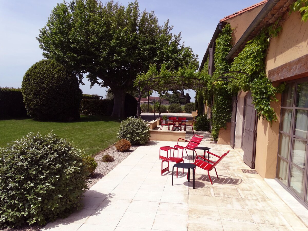 A Violès, Vaucluse, maison de vacances d'exception