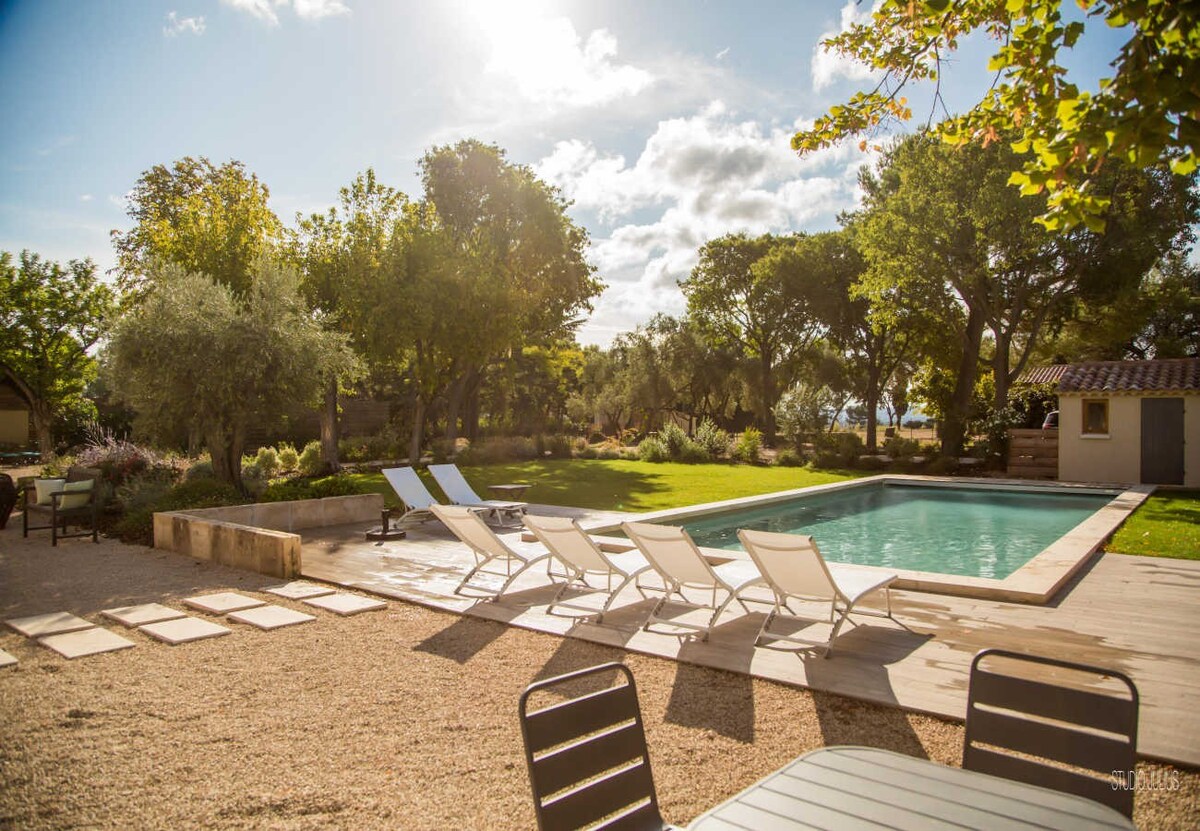 Superbe maison de vacances à Noves (13), piscine p