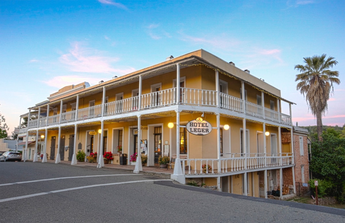 Hotel Leger Restaurant & Saloon - The Edith Irvine Room