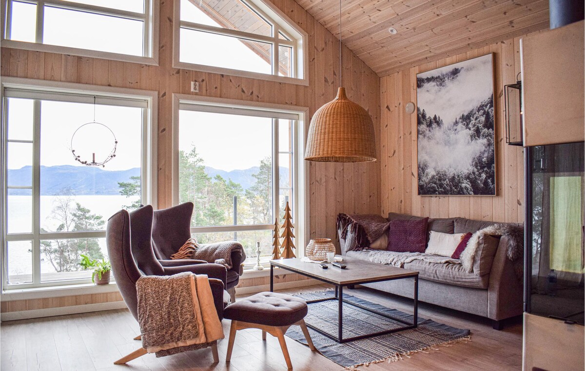 Home in Fjelberg with 3 Bedrooms and WiFi