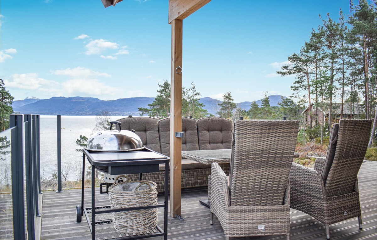 Home in Fjelberg with 3 Bedrooms and WiFi