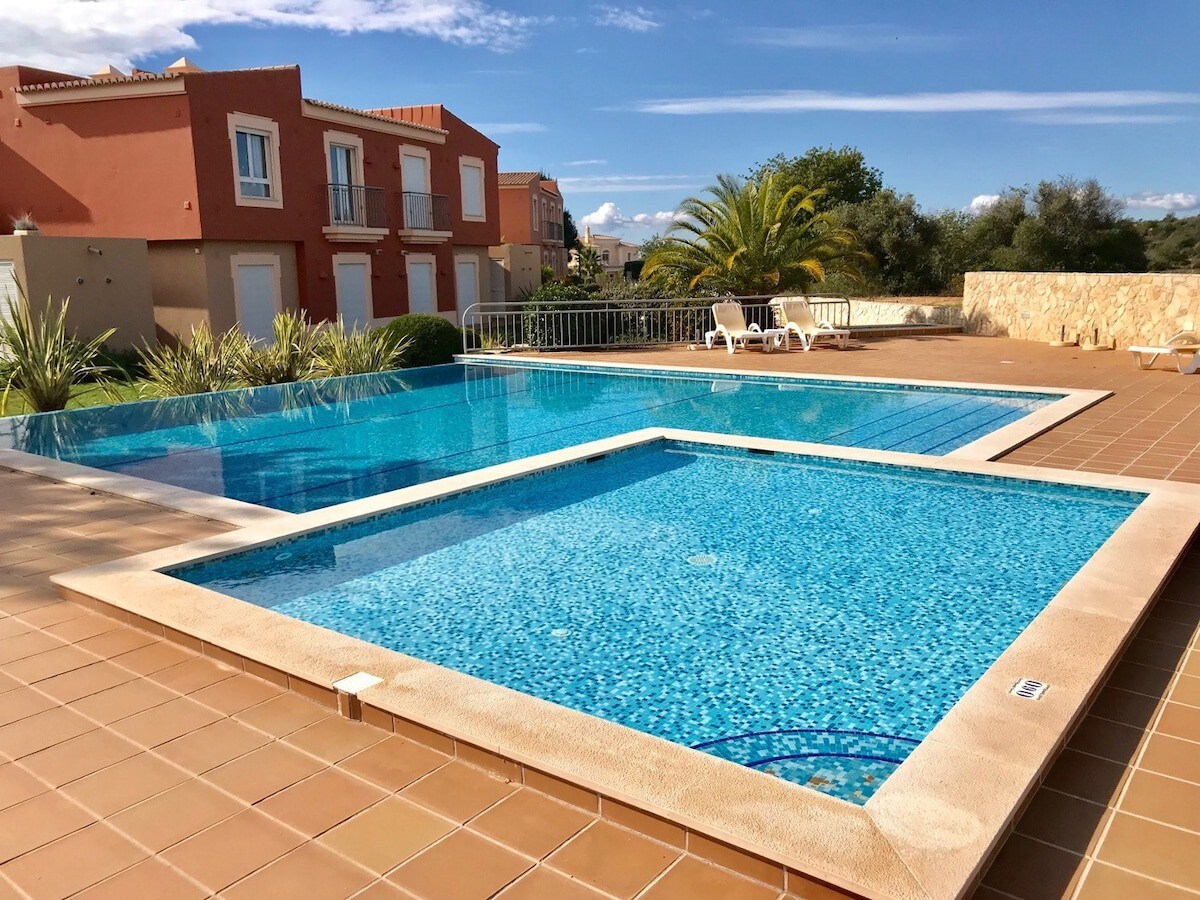 Lovely apartment with swimming pool on golf resort