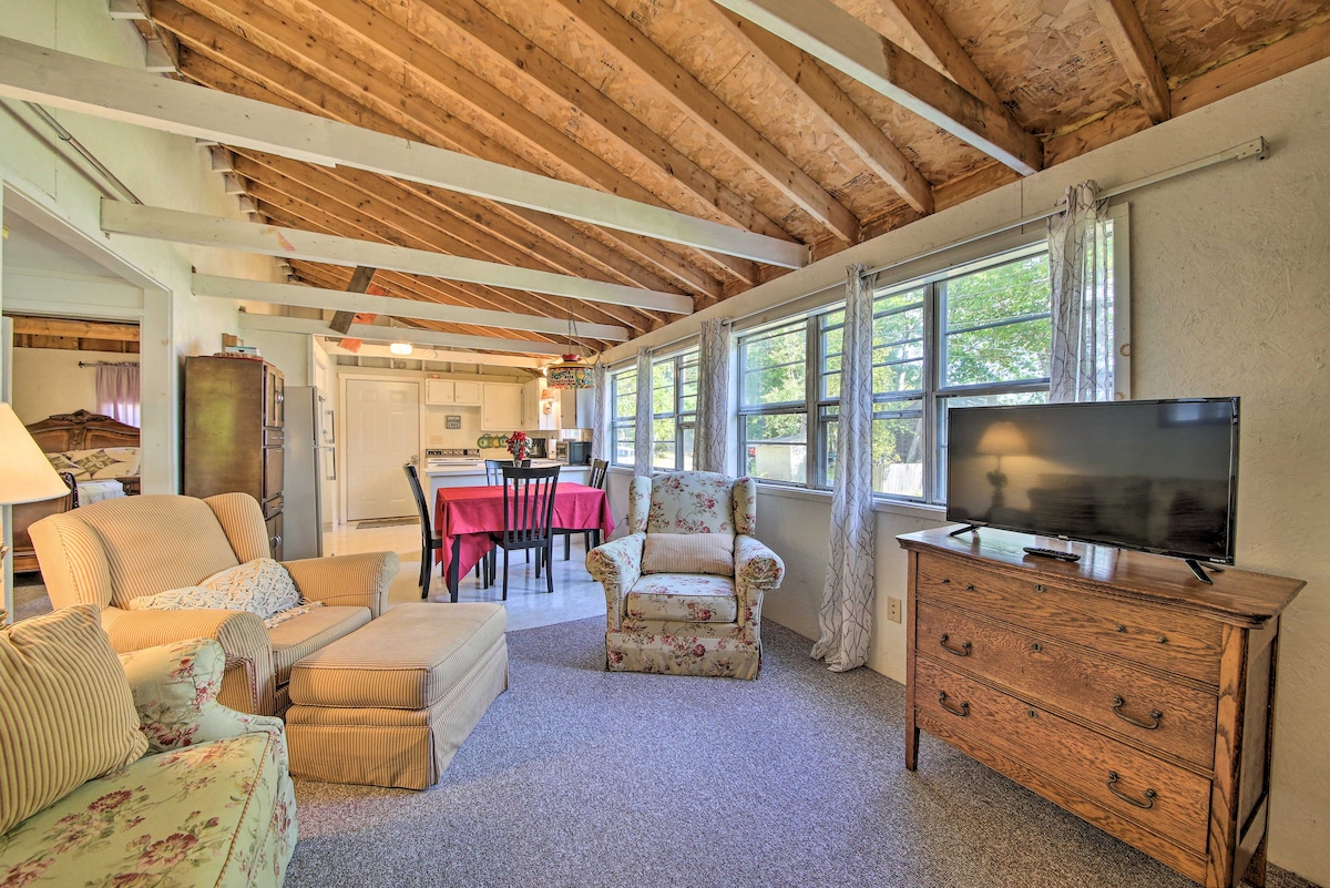 Rustic Retreat Across from Lake; Family Friendly!