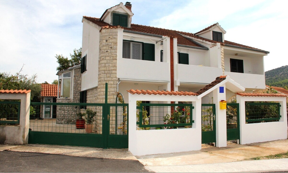 Apartment Ton - 30 m from sea