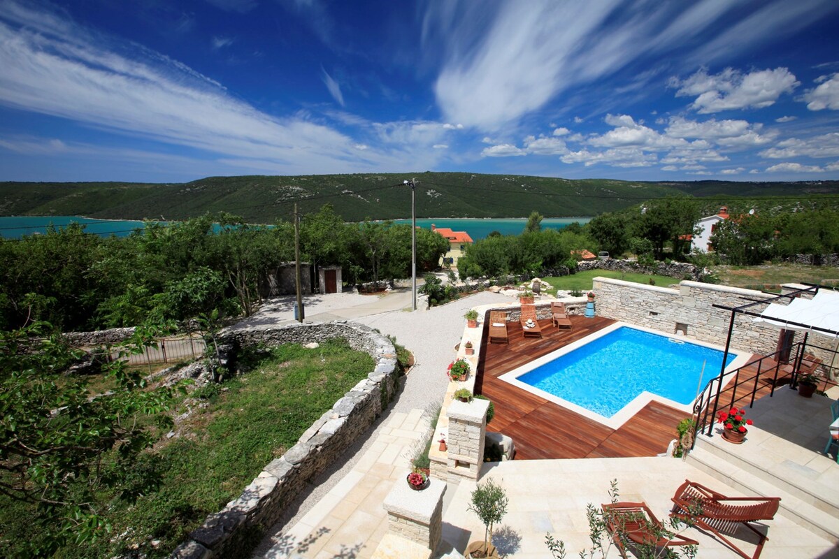 Villa Gelci with heated pool