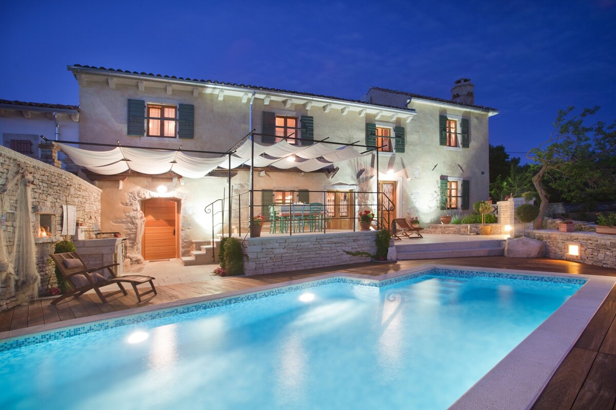 Villa Gelci with heated pool