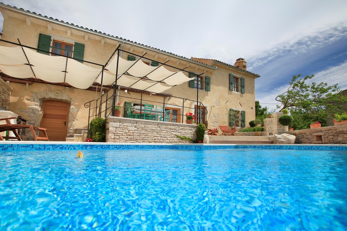 Villa Gelci with heated pool