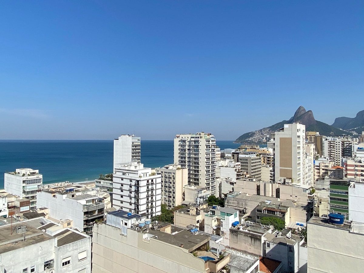 Two suites with stunning views of Ipanema