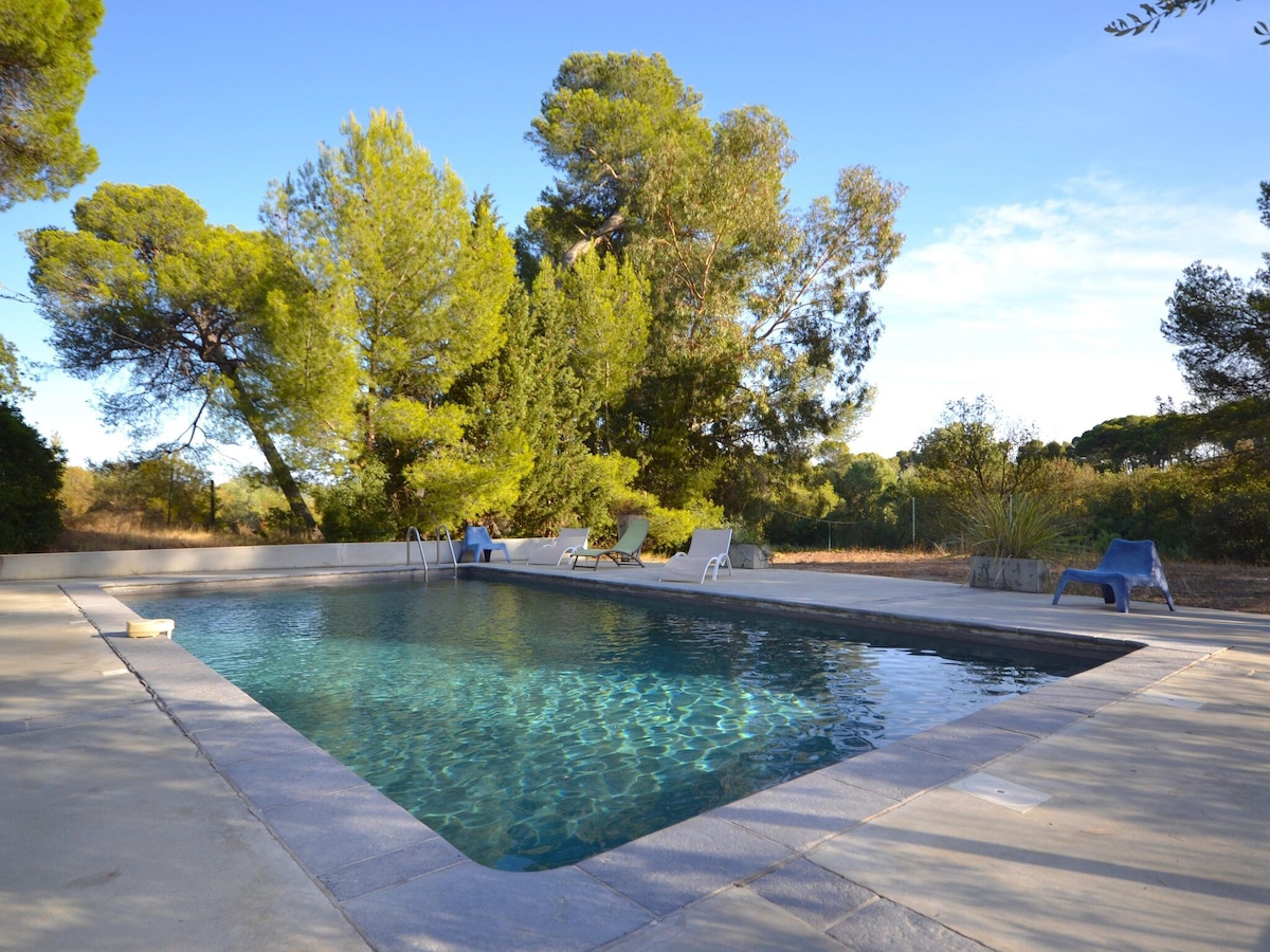 Flat with pool in the heart of vineyards