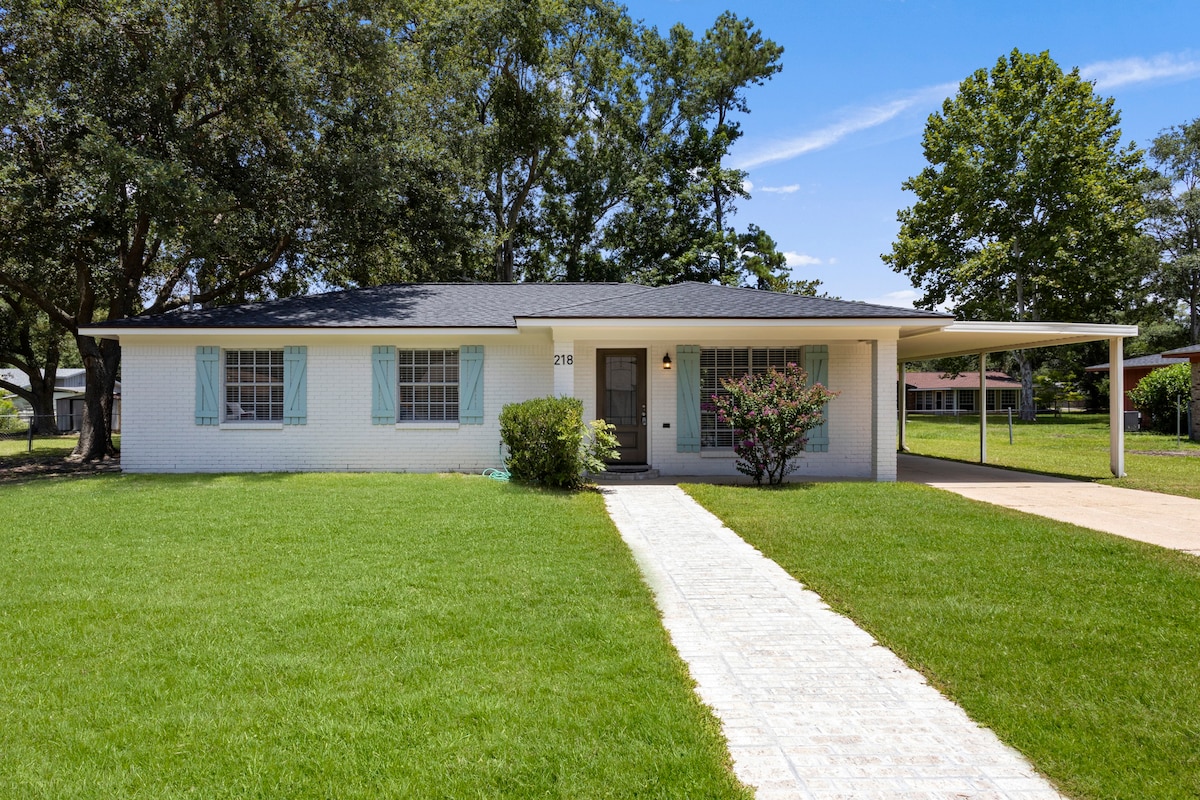 Cheery and Centrally Located Ocean Springs Home