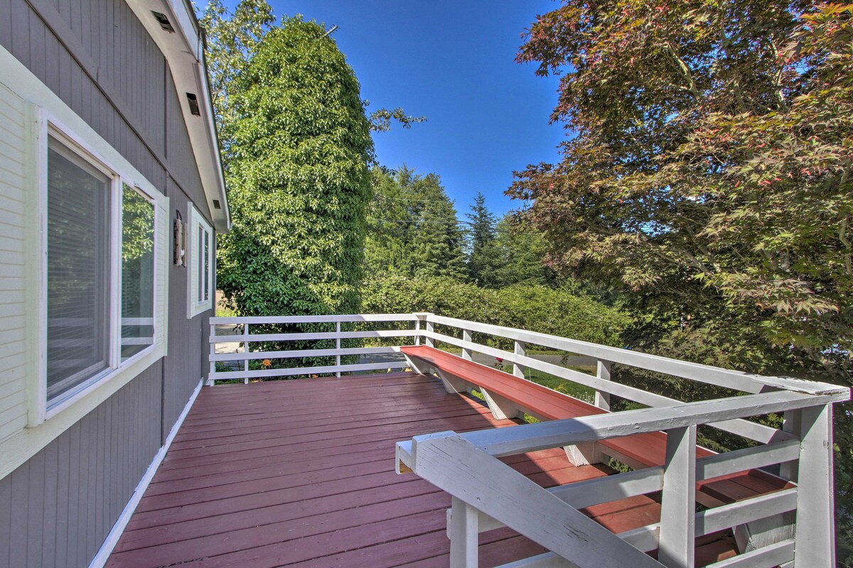 Cute Cottage w/ Deck Walk 115 Ft to Brewery & Cafe