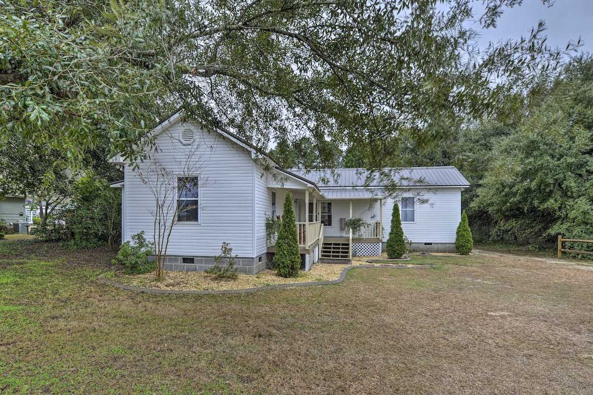 Sweet Southern Pines Abode with Yard & Covered Porch