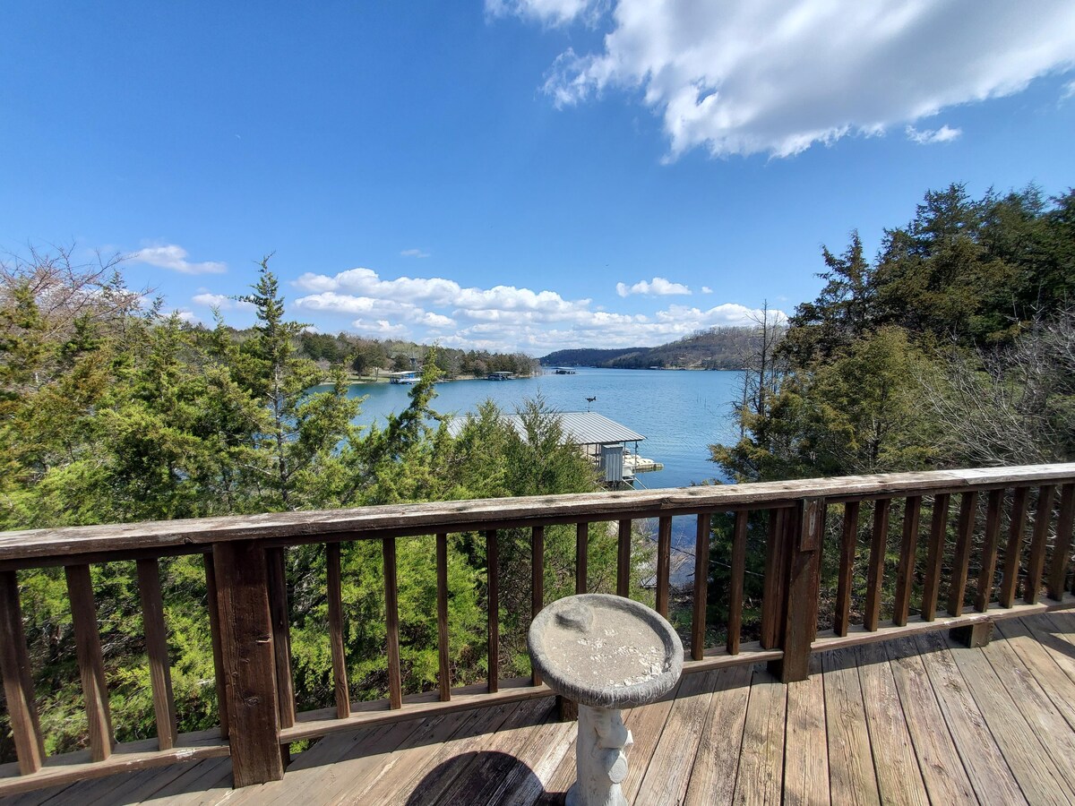 Owls Nest-Lakefront/View-Very Private- Sleeps 17