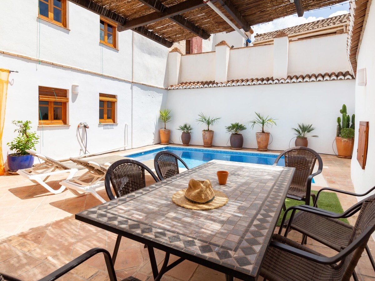 House with private pool and Andalusian style