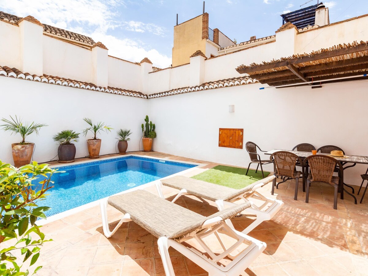 House with private pool and Andalusian style