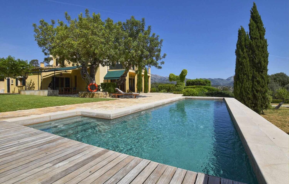 美丽的乡村别墅，设有游泳池，可欣赏8人的特拉蒙塔纳（ Tramuntana ）景观