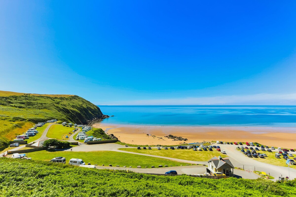 Croyde Ocean Breeze with hot tub (charges apply)