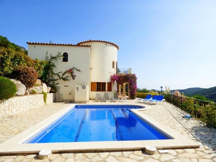 Vista Capilla, Wonderful villa located in an idyllic setting in the Costa Brava.