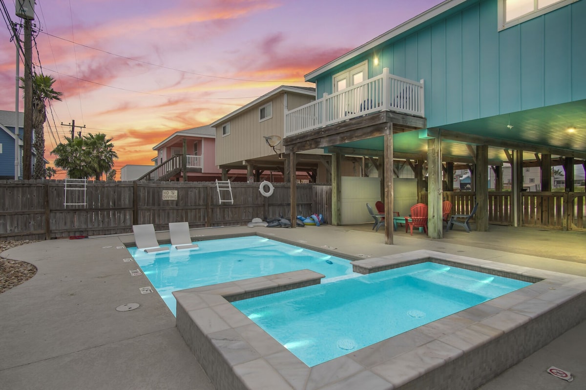 Boogie Board Bungalow- Pet Friendly! Private pool!