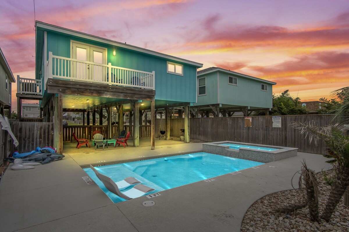 Boogie Board Bungalow- Pet Friendly! Private pool!