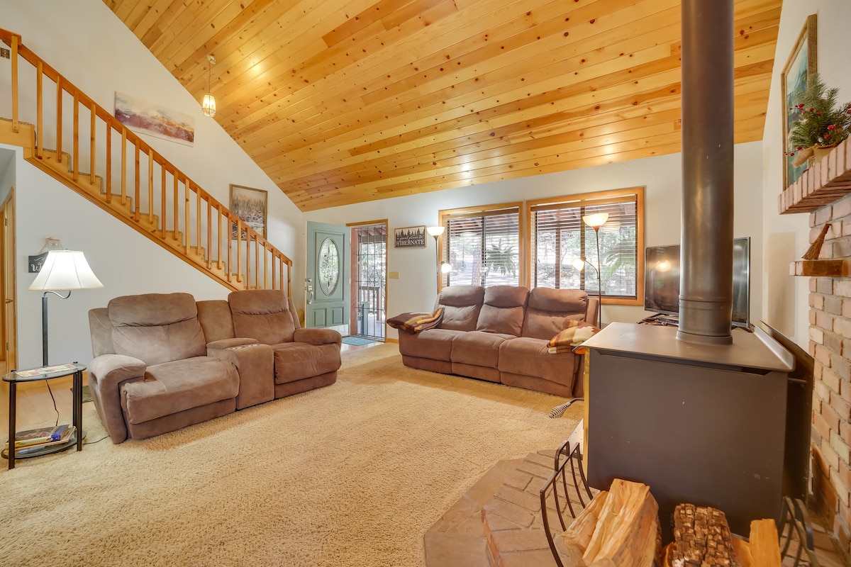 Spacious Pine Getaway w/ 2 Decks: 2 Mi to Downtown