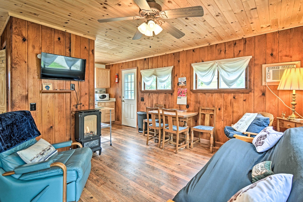 'Nestle by Lake' Charlevoix Cottage: Pets Welcome!